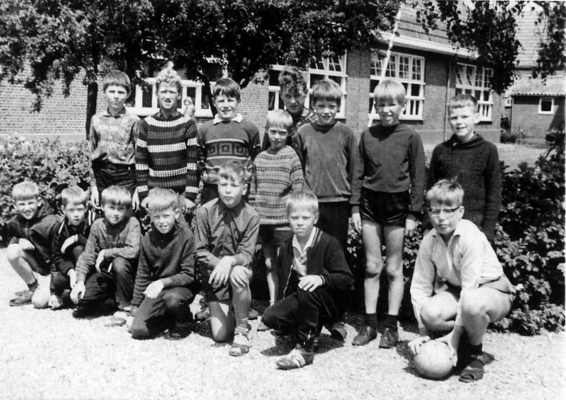 Historische Vereniging Nieuw Buinen / Buinerveen School 75 voetbalelftal Historische Vereniging Nieuw Buinen / Buinerveen School 75 voetbalelftal