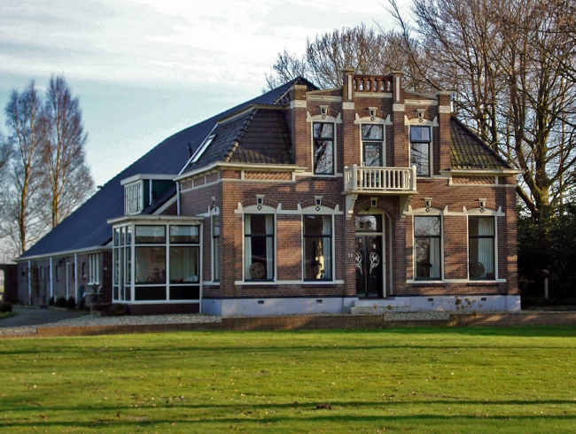 01--Markante_veenkoloniale_boerderij.jpg