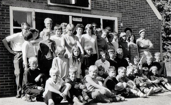 10 - Klas 5 & 6 op schoolreis naar Schiermonnikoog in 1968